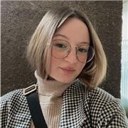 Studentessa offre ripetizioni di inglese